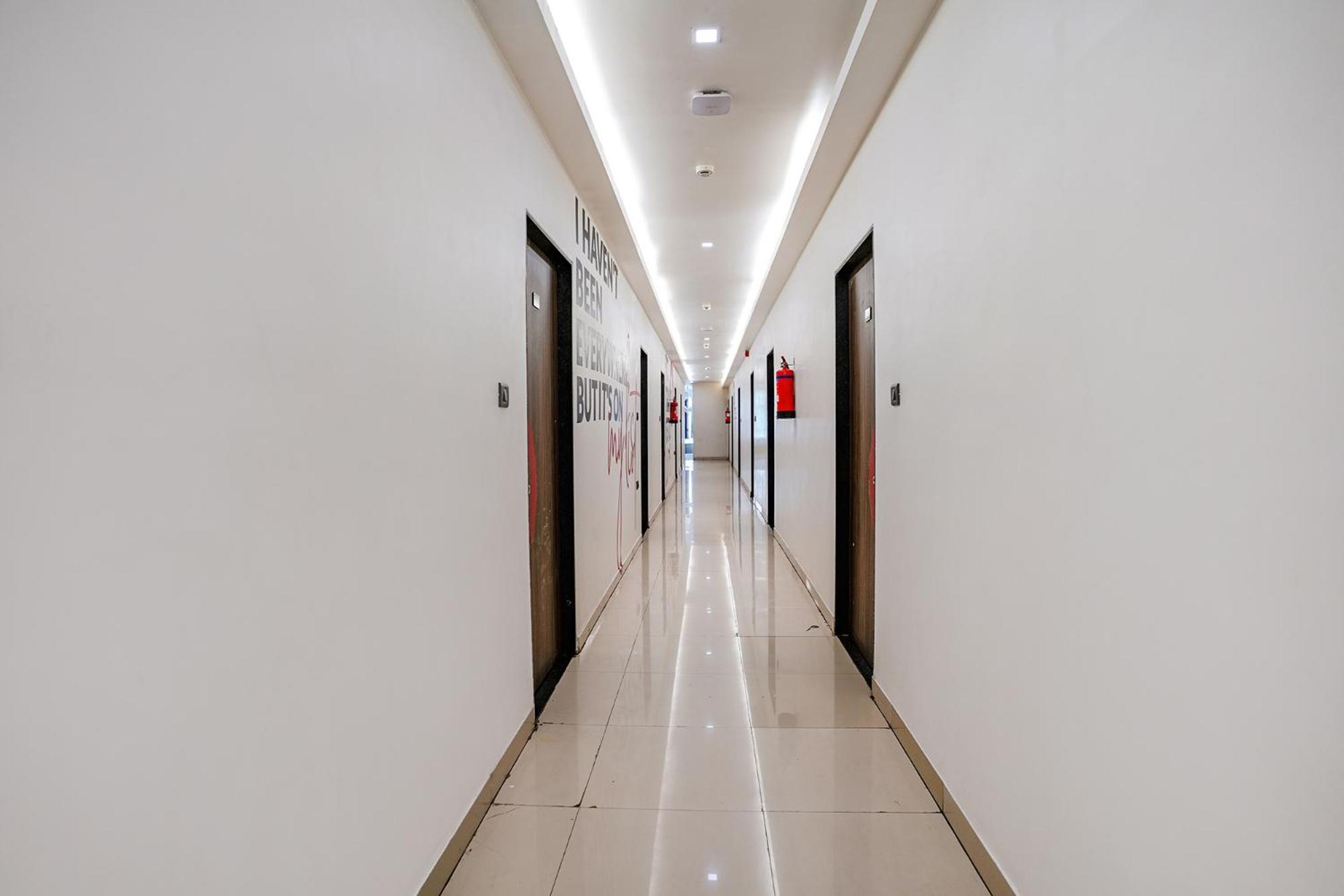 Fabhotel Lotus I سورات المظهر الخارجي الصورة