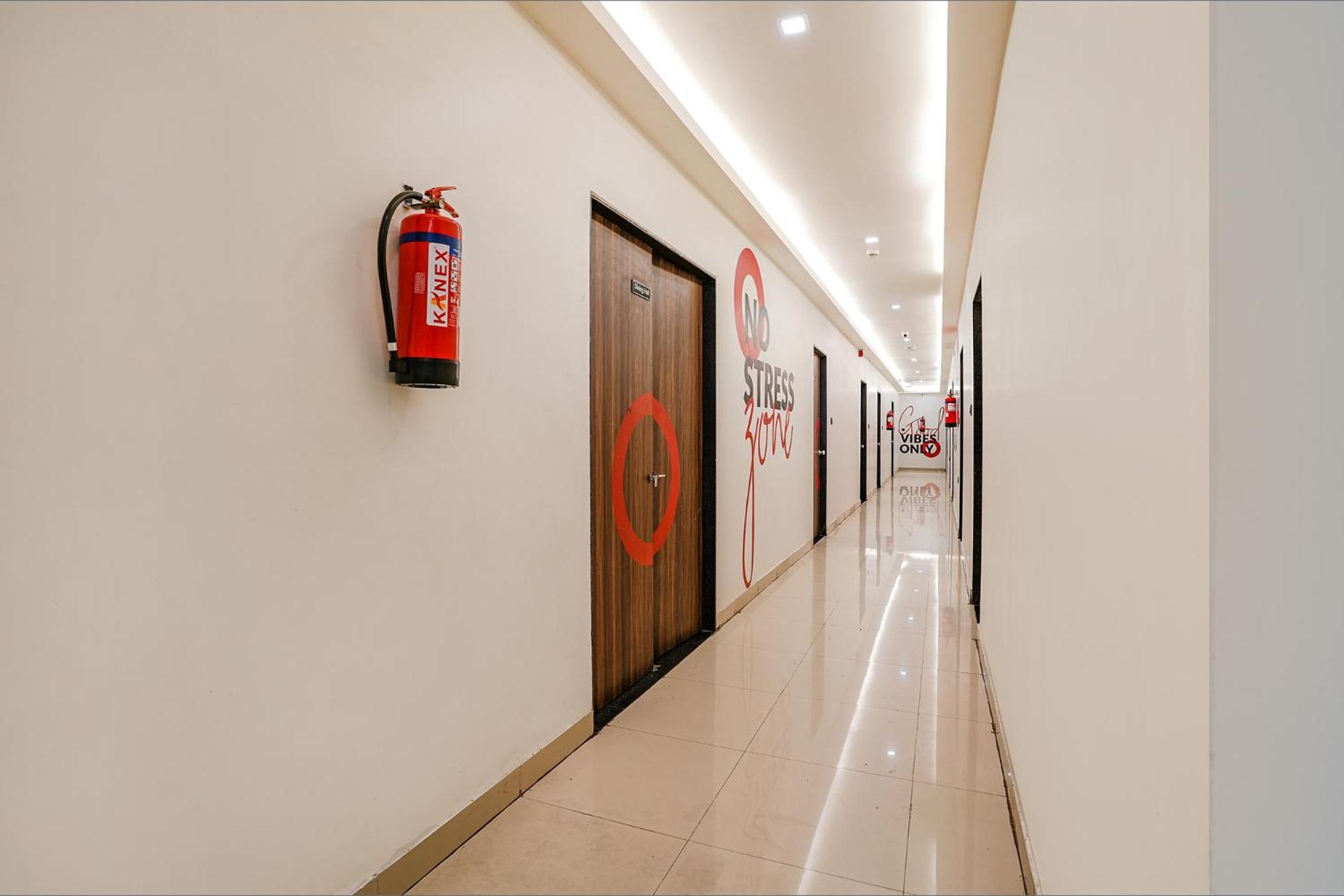 Fabhotel Lotus I سورات المظهر الخارجي الصورة